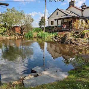 UK eco Lodges Bryne Elltyd Eco House by the water